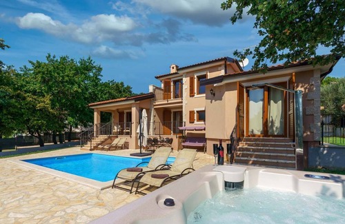 Fuskulin Villa | Luxurious villa with swimming pool and whirlpool near Zelena laguna