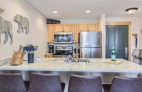 Copper Mountain Village Condo | Luxury 1 Bed-Center Village, Views, Steps to Lift