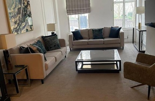 Shepherd's Bush Apartment | Luxury 1 bedroom apartment Shepard’s Bush