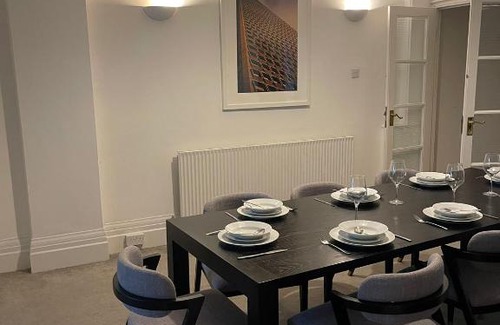 Shepherd's Bush Apartment | Luxury 1 bedroom apartment Shepard’s Bush
