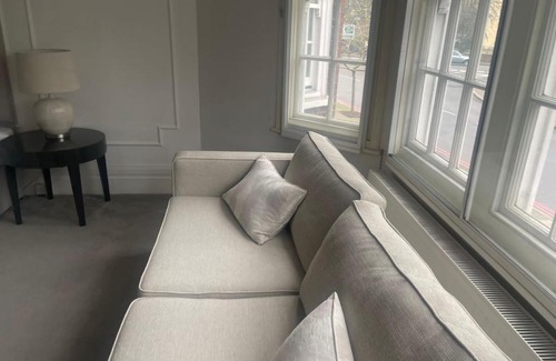Shepherd's Bush Apartment | Luxury 1 bedroom apartment Shepard’s Bush