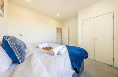Stevenage Apartment | Luxury 1 Bedroom serviced apartment with Roof terrace & Gym
