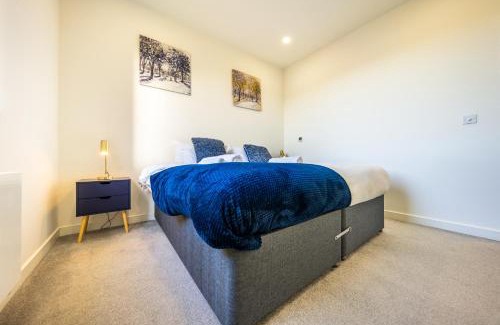 Stevenage Apartment | Luxury 1 Bedroom serviced apartment with Roof terrace & Gym