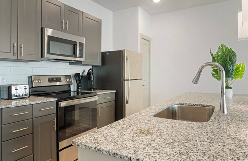 Stony Ridge North Apartment | Luxury 1BD/1BA Near The Airport 3888