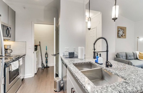 McNeil Apartment | Luxury 1Bedroom Apt with Pool