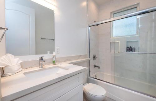 Pico - Robertson Apartment | Luxury 1BR Apt LA Experience