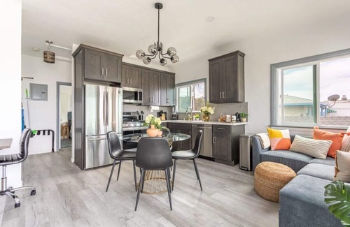 El Porto Apartment | Luxury 1BR Manhattan Beach w/Ocean View & Parking