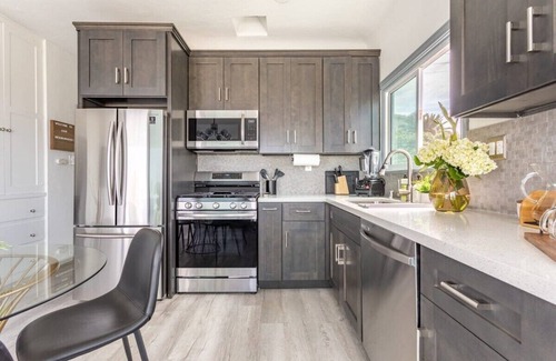 El Porto Apartment | Luxury 1BR Manhattan Beach w/Ocean View & Parking