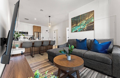 Everett Apartment | Luxury 1BR near Boston 3721