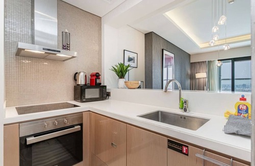 Business Bay Apartment | Luxury 1BR with Infinity Pool - Business Bay