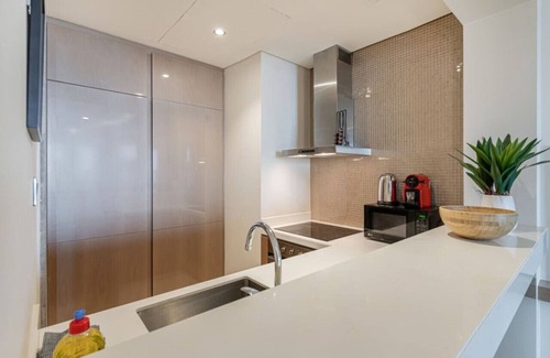 Business Bay Apartment | Luxury 1BR with Infinity Pool - Business Bay