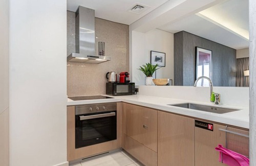 Business Bay Apartment | Luxury 1BR with Infinity Pool - Business Bay