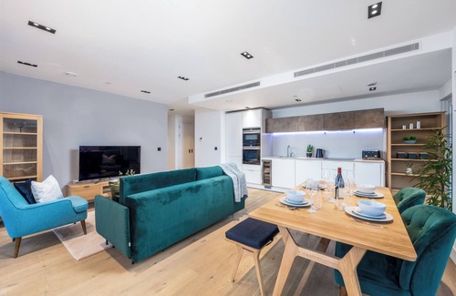 Vauxhall Apartment | Luxury 2 BD with Gym Pool Sauna next US embassy and 8 min to London Eye Big Ben