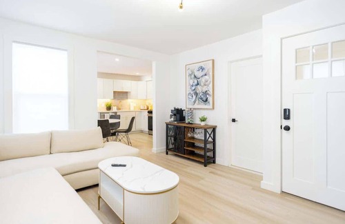 Eagle Hill Apartment | Luxury 2 Bed 2 Bath East Boston