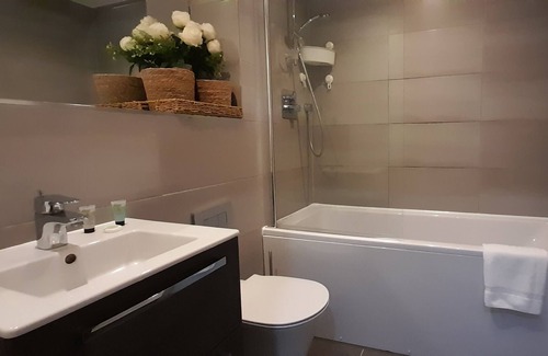 Erdington Apartment | Luxury 2 bed Apt 10 mins to City Centre