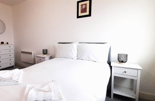 Erdington Apartment | Luxury 2 bed Apt 10 mins to City Centre