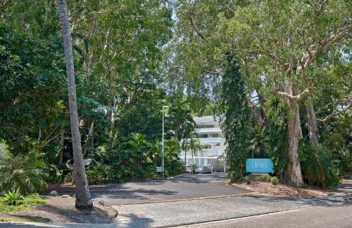Palm Cove Apartment | Luxury 2 Bed Palm Cove Unit, Pool & Ocean Views from Third Floor