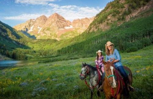 Aspen Hotel | Luxury 2 Bedroom Downtown Aspen Vacation Rental With Access To A Heated Pool, Hot Tubs, Game Room And Spa