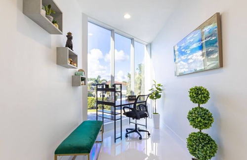 South Lake Villa | Luxury 2-Level Villa | Heated Pool+Grill+Chill Spots