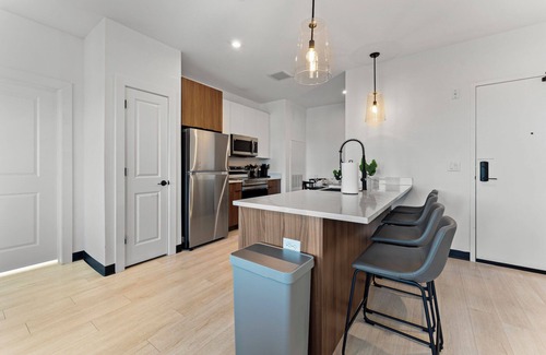 Everett Apartment | Luxury 2bd/2ba near Boston 1802