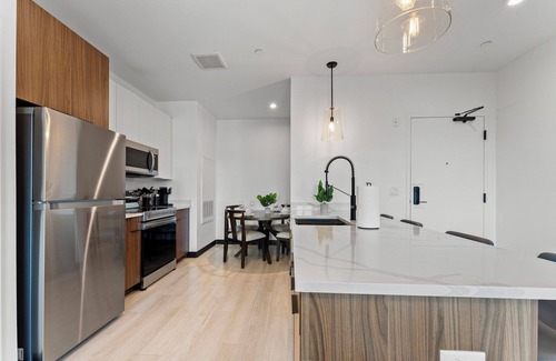 Everett Apartment | Luxury 2bd/2ba near Boston 1802
