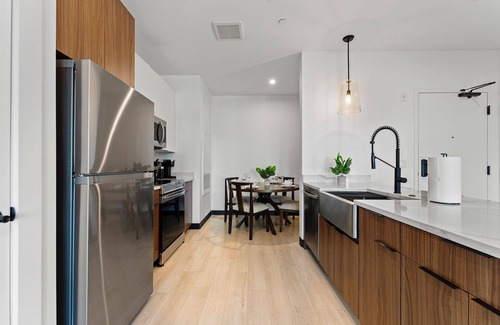 Everett Apartment | Luxury 2bd/2ba near Boston 1802
