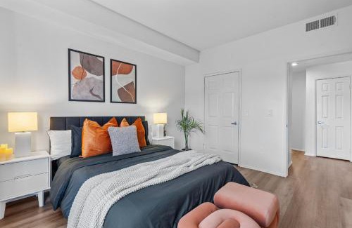Del Rey Apartment | Luxury 2BDR with Parking & Pool - Marina del Rey