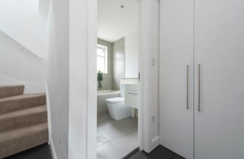 Lewisham Apartment | Luxury 2Bed, 2Bath Duplex 5 Mins to Hither Green Station