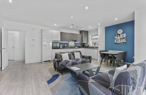 Brent Apartment | Luxury 2Bedroom - 2Bath - Prime Location - Patio