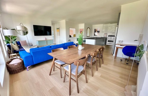 Hoboken Apartment | Luxury 2BR-2BA - 15 Minutes to NYC - Elevator - Rooftop - Gym - Lounge - Laundry