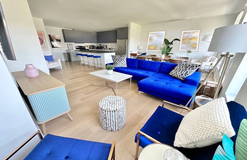 Hoboken Apartment | Luxury 2BR-2BA - 15 Minutes to NYC - Elevator - Rooftop - Gym - Lounge - Laundry