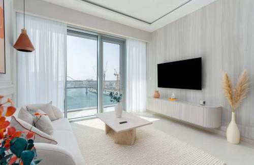 Al Safa Apartment | Luxury 2BR and Study Water View in Al Wasl