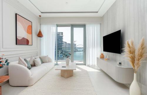 Al Safa Apartment | Luxury 2BR and Study Water View in Al Wasl