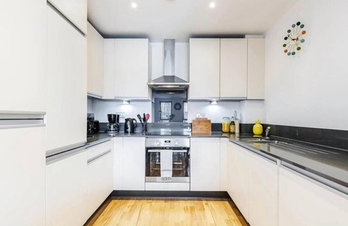 Aldgate Apartment | Luxury 2BR Apartment Central London