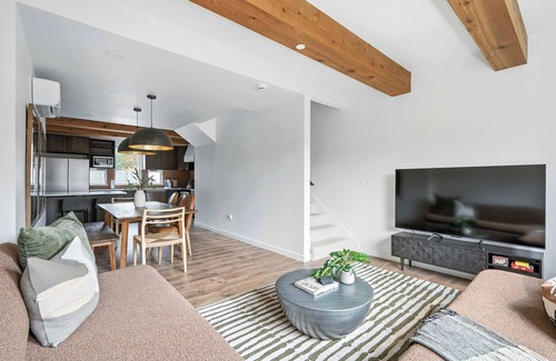 Kerns House | Luxury 2BR New Spanish Townhome Fast WiFi AC