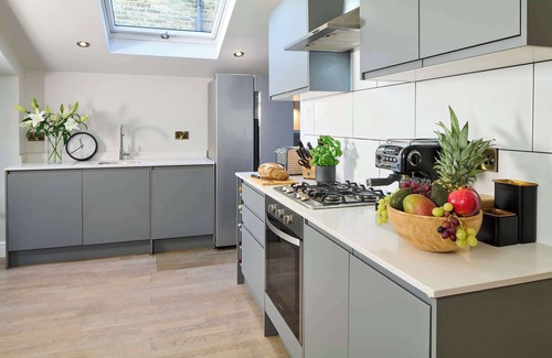 Munster Apartment | Luxury 3-bed Fulham Garden Maisonette