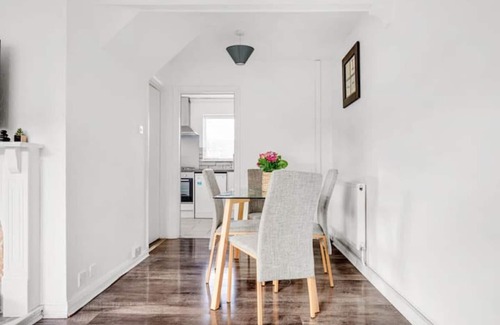 Brighton House | Luxury 3 Bedroom Home in Brighton