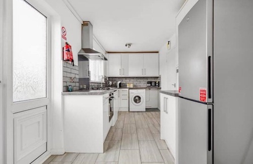 Brighton House | Luxury 3 Bedroom Home in Brighton