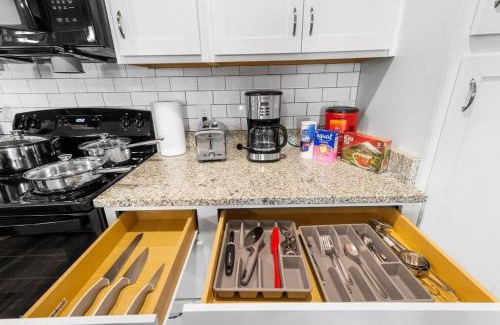 Melbourne Apartment | Luxury 3 Bedroom/2 Bathroom Condo in Melbourne FL with Pool, Gym and Laundry