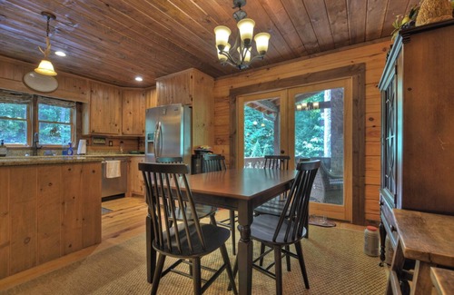 Cashes Valley Cabin | Luxury 3-bedroom cabin in charming Blue Ridge