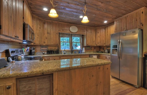 Cashes Valley Cabin | Luxury 3-bedroom cabin in charming Blue Ridge