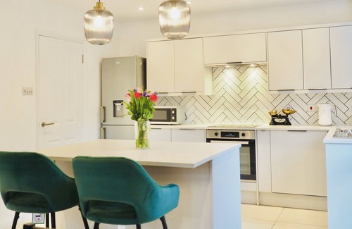 Rushmoor District Other | Luxury 3 Bedroom Detached Property with Parking & Netflix near Airport