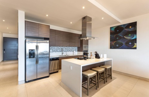 El Tezal Apartment | Luxury 3 BR Condo+Spacious Terrace & BBQ! Ronival