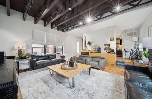 Cherry Street Condo | Luxury 3-Story Urban Condo on Cherry Street in Tulsa. 5min to BOK Center
