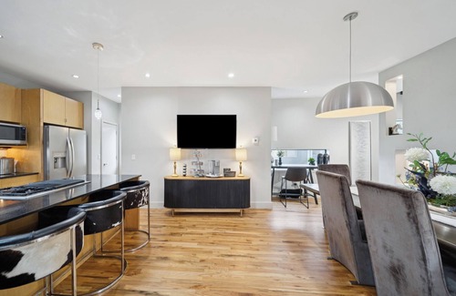 Cherry Street Condo | Luxury 3-Story Urban Condo on Cherry Street in Tulsa. 5min to BOK Center