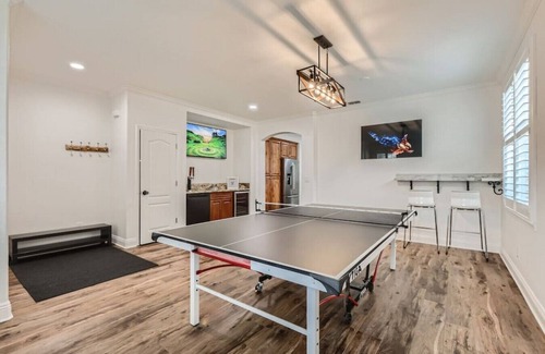 Roseville House | Luxury 3bd/2ba Roseville Home Hot Tub & Game Room