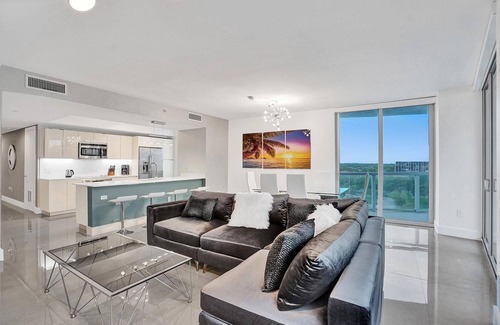 Hallandale Beach Apartment | LUXURY 3BD APARTMENT BEACHWALK