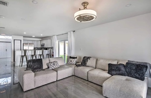 Miami Gardens House | Luxury 3BR-2 1/2 Bath w/Patio Entertainment area