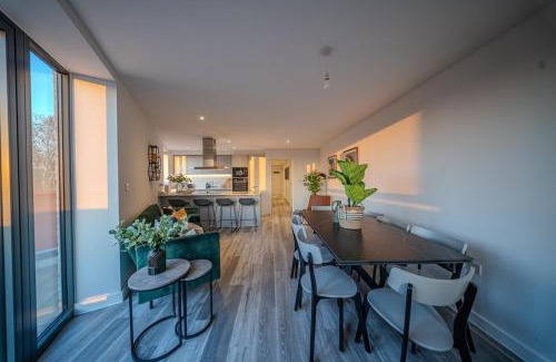Barnhill Apartment | Luxury 3BR Apt Sleeps 10, Wembley & Park Views