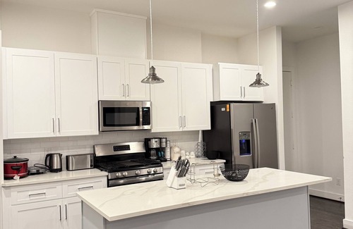 North Houston Apartment | Luxury 3BR for Families Nurses and Group